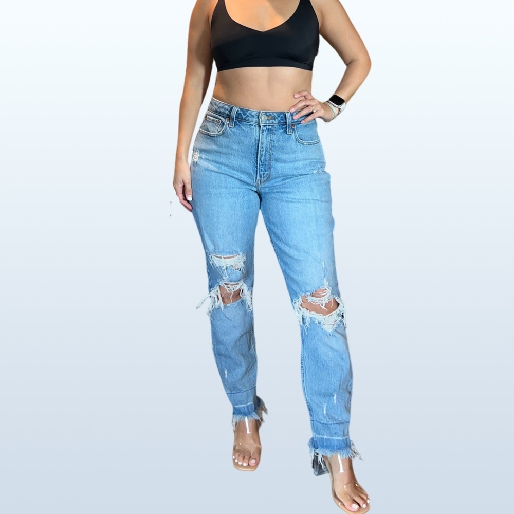 Abercrombie & Fitch Curve Love High Rise
Mom Jean, Size 27 (4) Regular